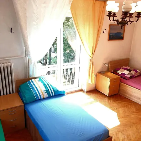 Auberge de jeunesse By Kino Femina *